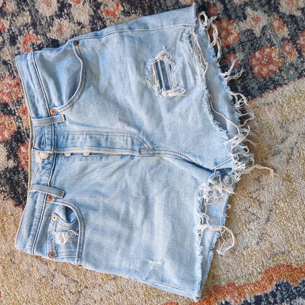Levi's ribcage shorts size 27